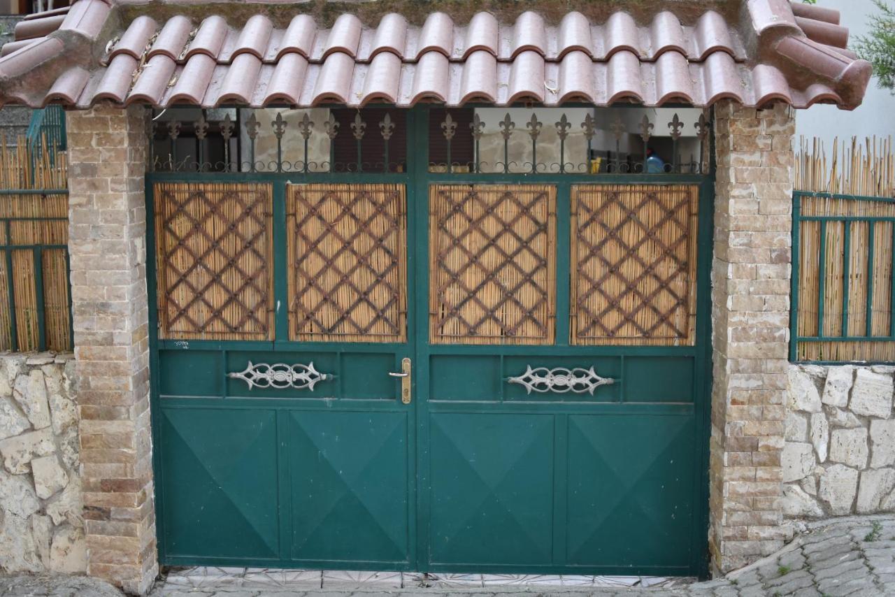 Private Apartment At Guest House Hektor & Aferdita Vlorë 外观 照片